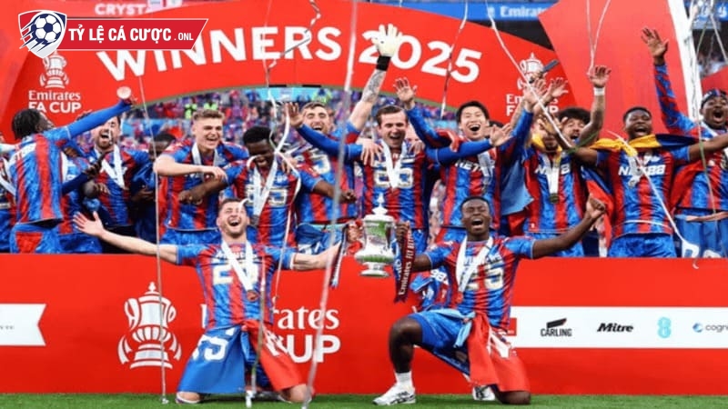 Rất nhiều câu lạc bộ đã được vinh danh trong Cúp FA